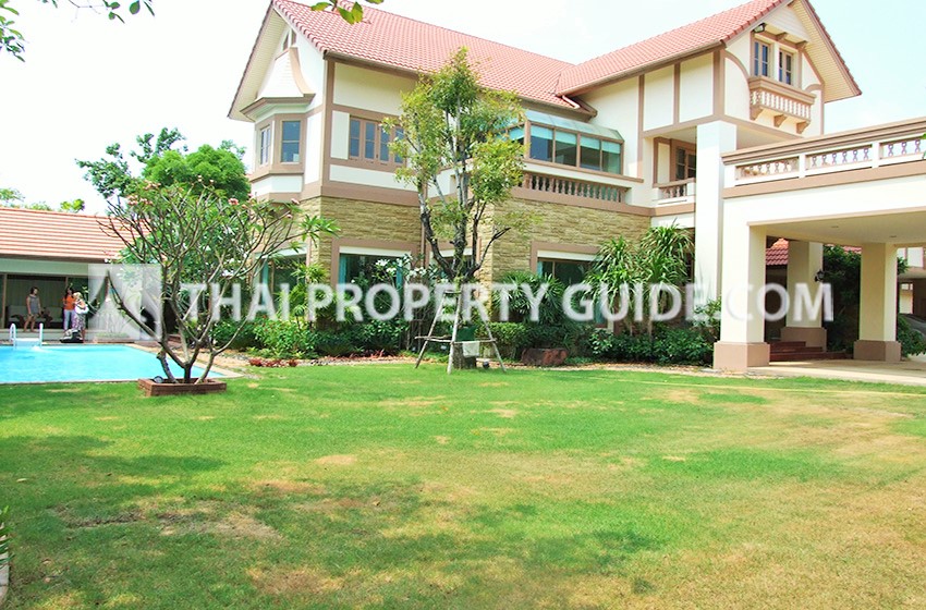 House with Private Pool for sale in Sukhumvit