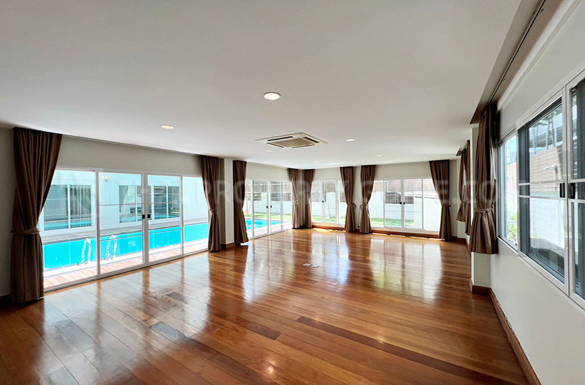 House with Private Pool in Sukhumvit 