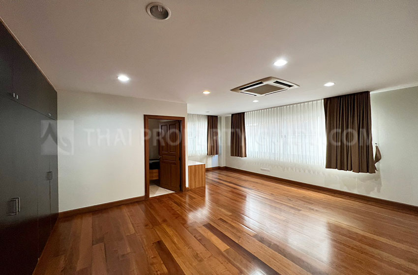 House with Private Pool in Sukhumvit 