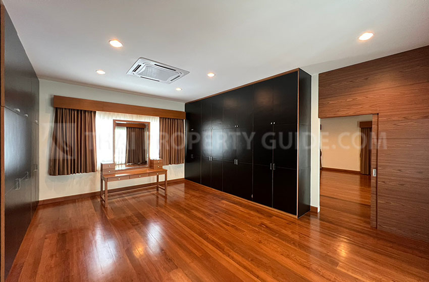 House with Private Pool in Sukhumvit 