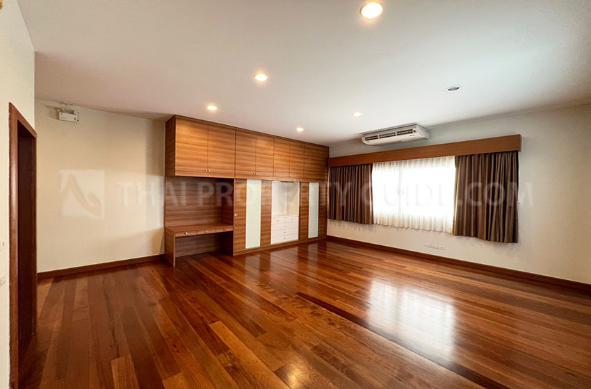 House with Private Pool in Sukhumvit 