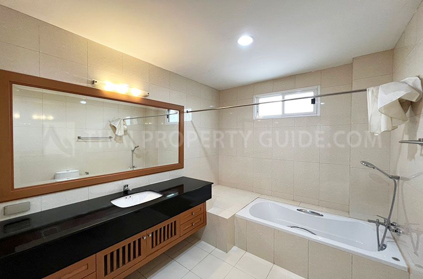 House with Private Pool in Sukhumvit 