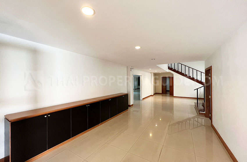 House with Private Pool in Sukhumvit 