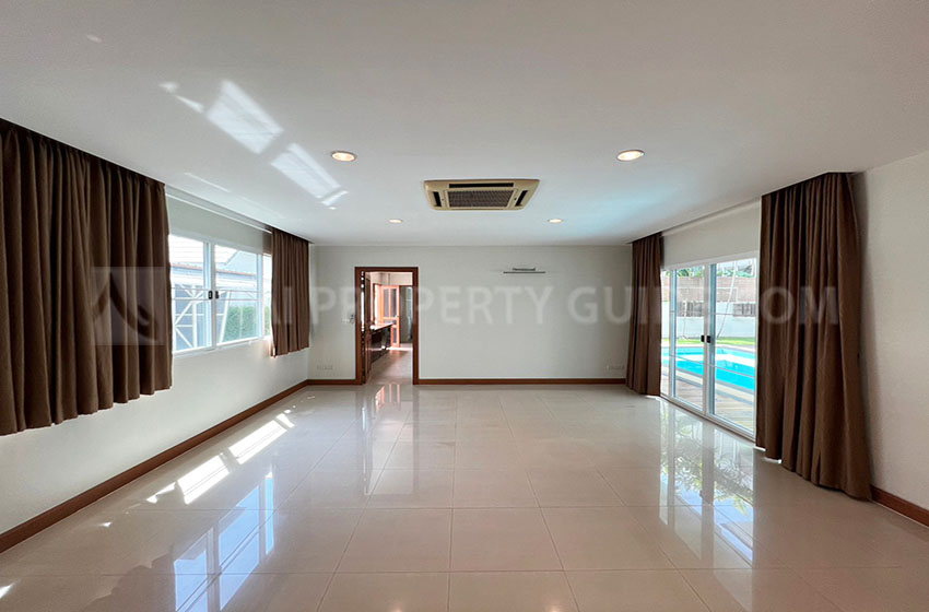 House with Private Pool in Sukhumvit 