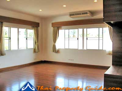 House with Private Pool in Sukhumvit 