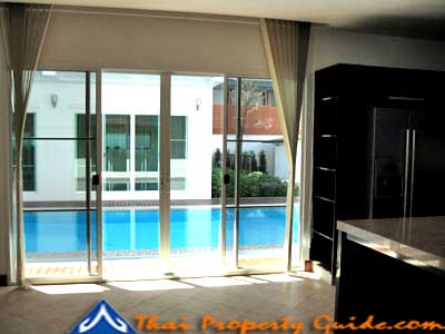 House with Private Pool in Sukhumvit 