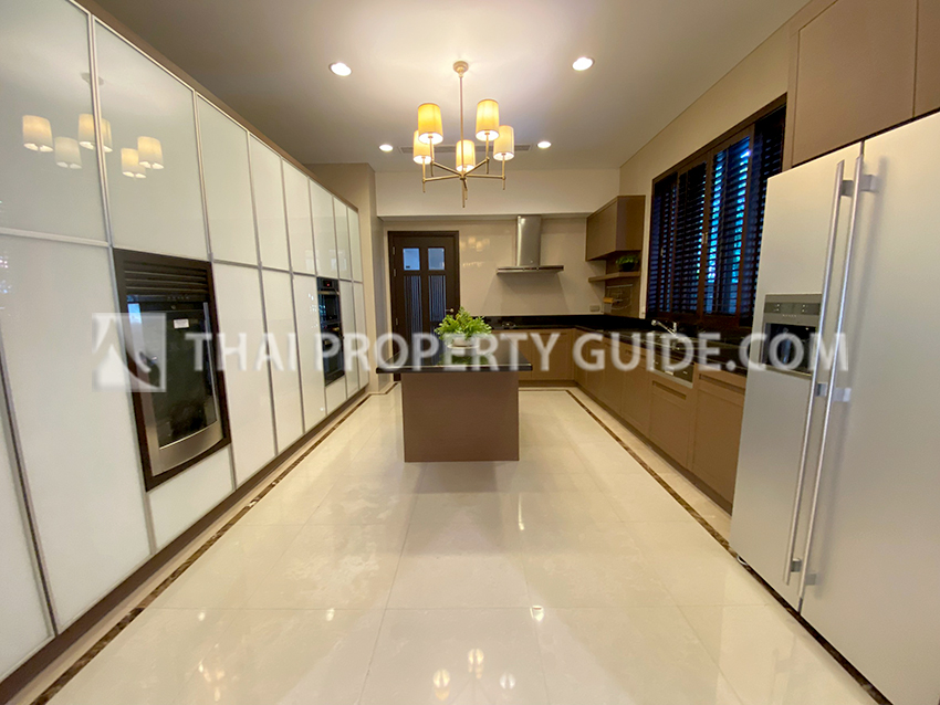 House with Private Pool in Sukhumvit 