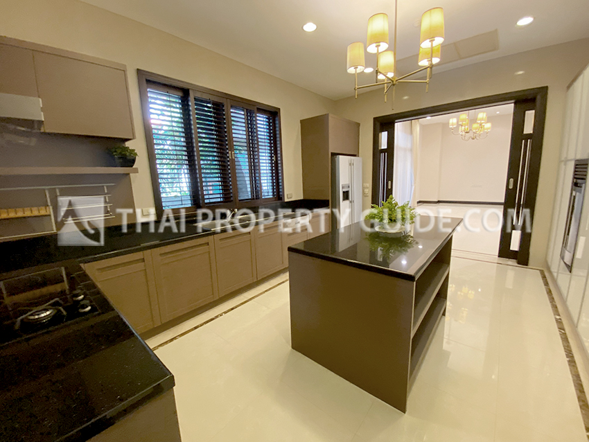 House with Private Pool in Sukhumvit 