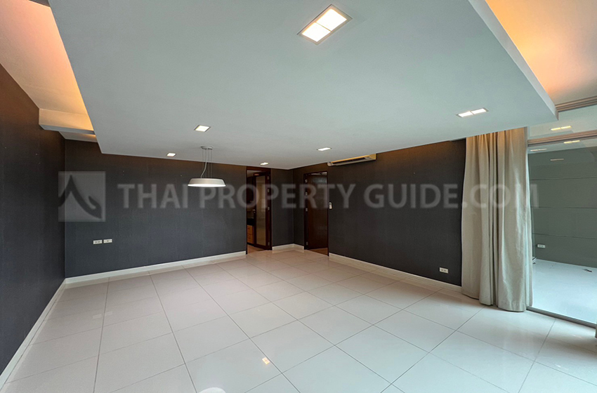 House with Private Pool in Sukhumvit 