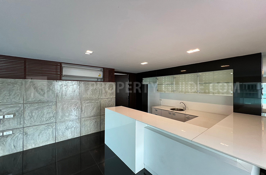 House with Private Pool in Sukhumvit 