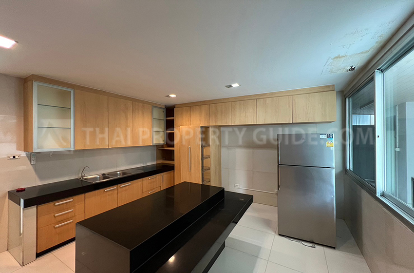 House with Private Pool in Sukhumvit 