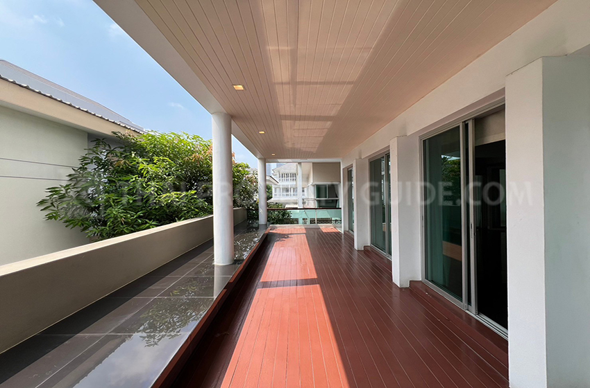 House with Private Pool in Sukhumvit 