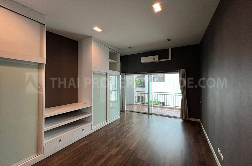 House with Private Pool in Sukhumvit 