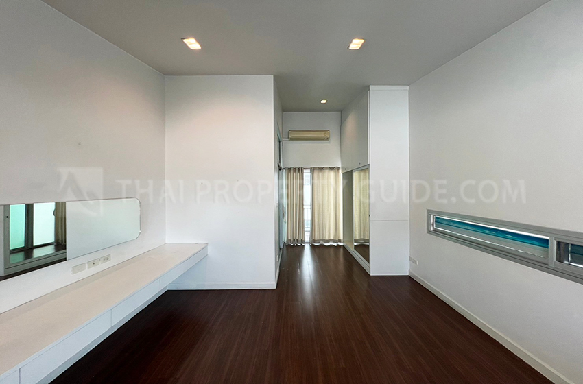 House with Private Pool in Sukhumvit 