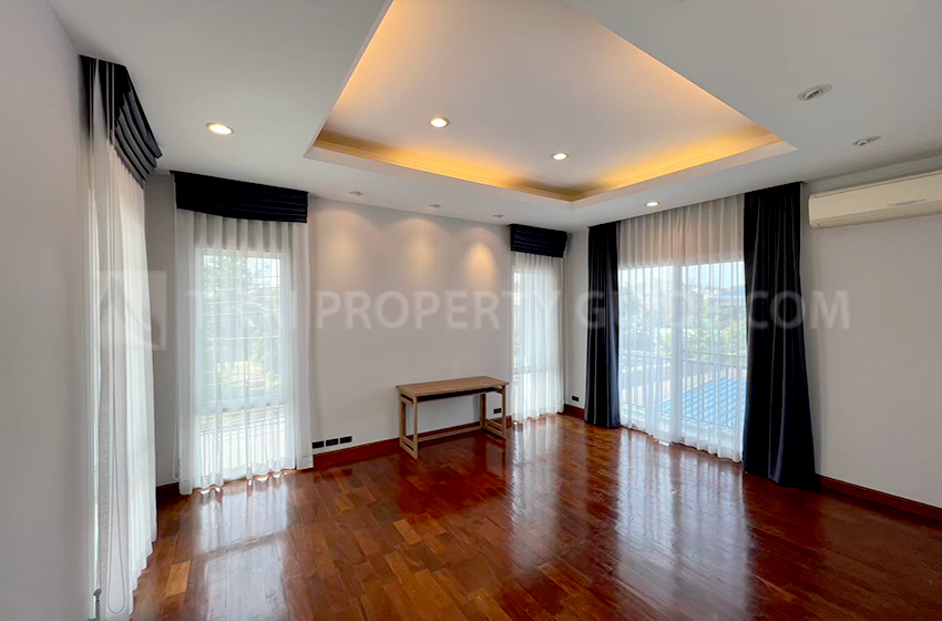 House with Private Pool in Sukhumvit 