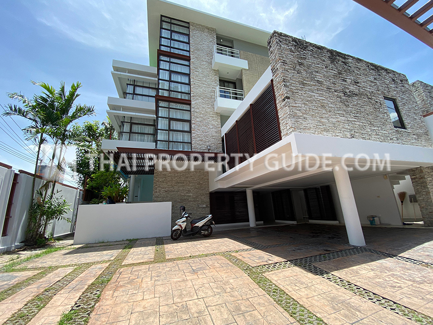 House with Private Pool for rent in Sukhumvit