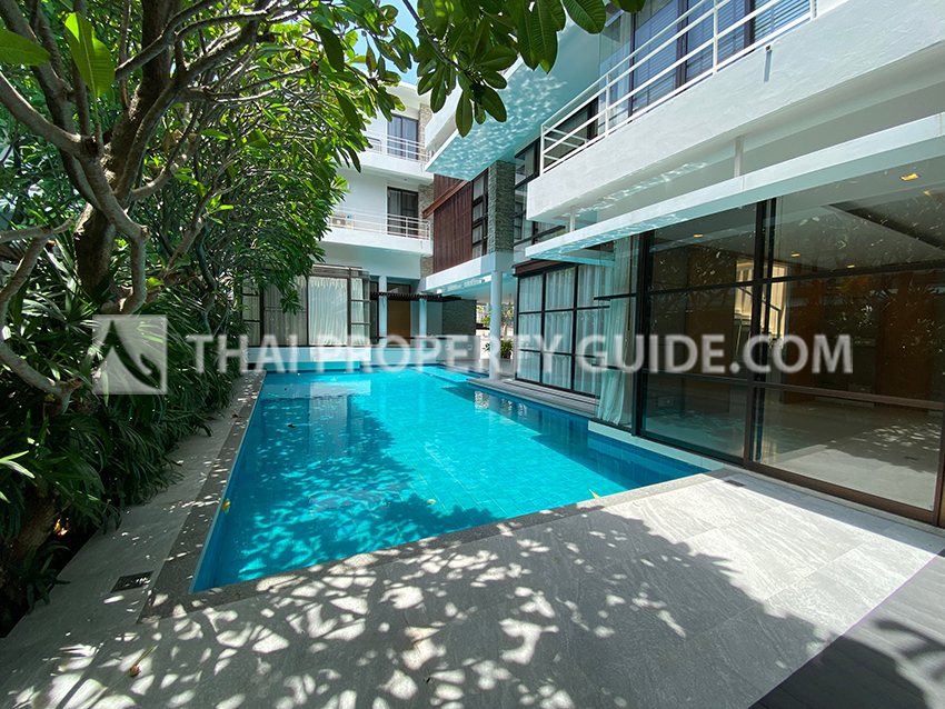 House with Private Pool in Sukhumvit 