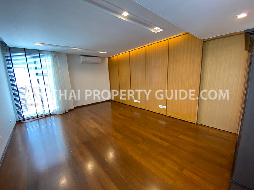 House with Private Pool in Sukhumvit 