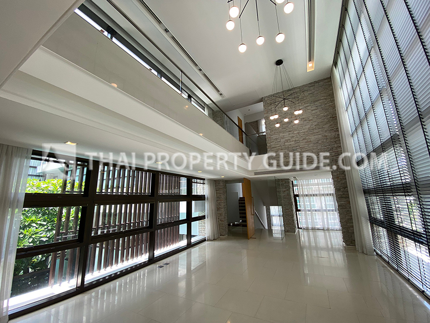 House with Private Pool in Sukhumvit 