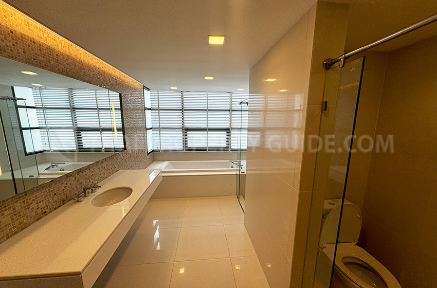 House with Private Pool in Sukhumvit 