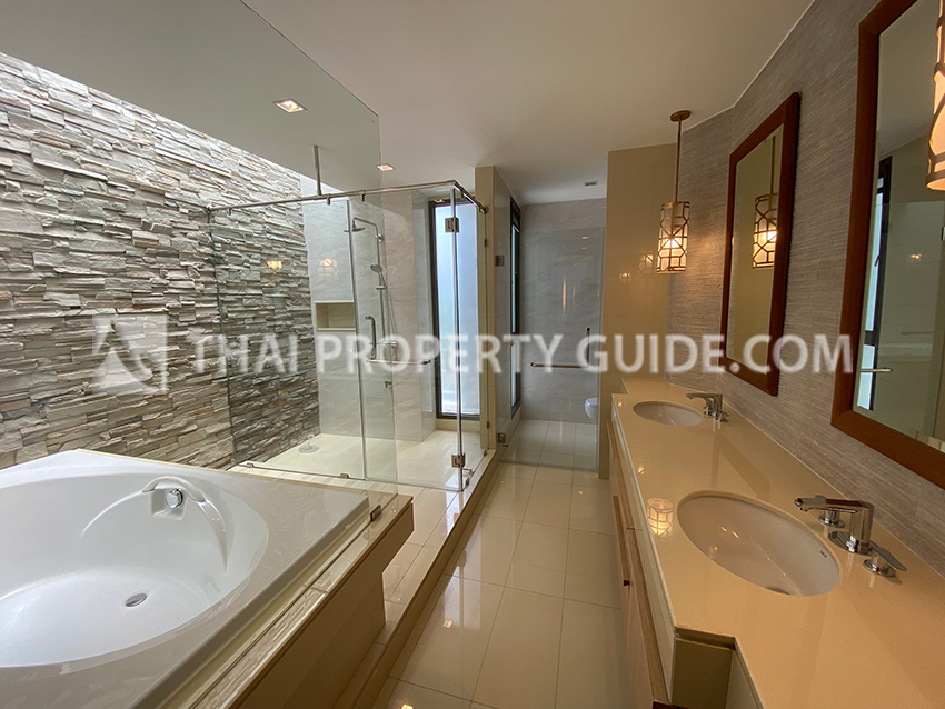 House with Private Pool in Sukhumvit 