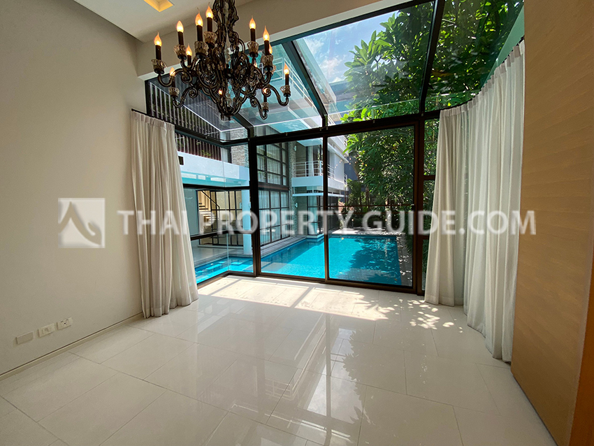 House with Private Pool in Sukhumvit 