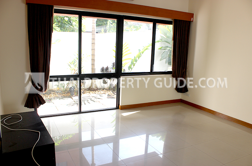 House with Private Pool in Sukhumvit 