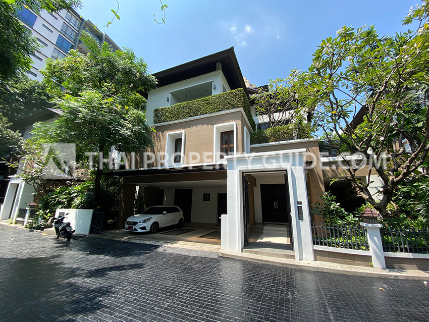 House with Private Pool for rent in Sukhumvit