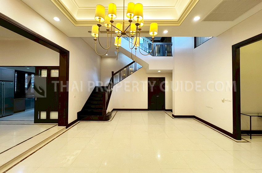 House with Private Pool in Sukhumvit 