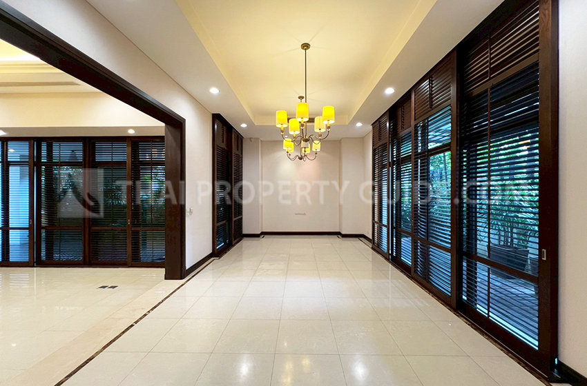 House with Private Pool in Sukhumvit 