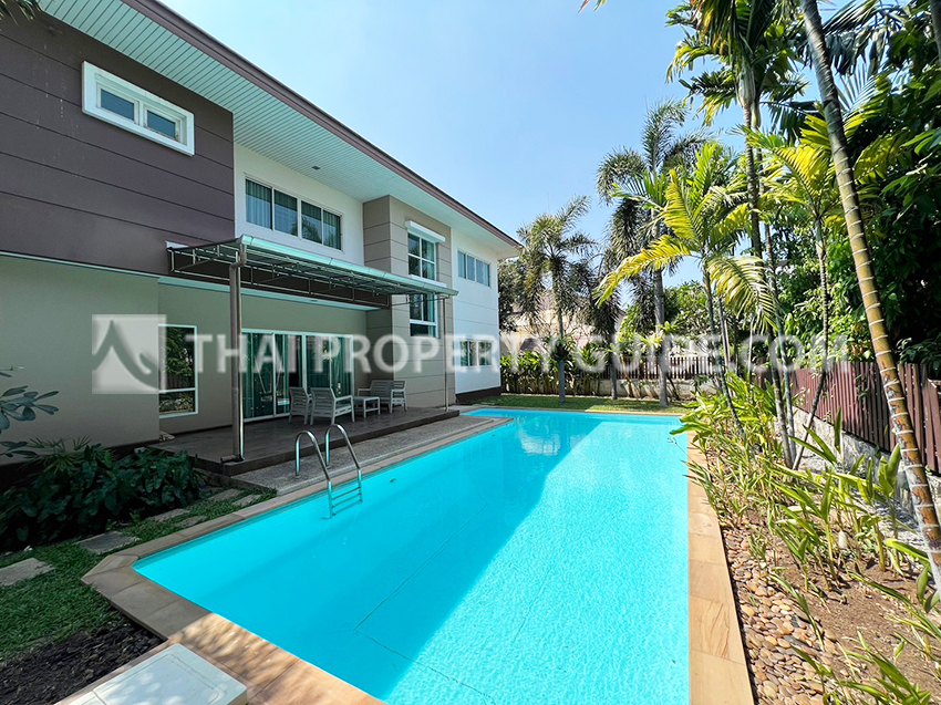 House with Private Pool in Sukhumvit : Panya Village On-Nut 