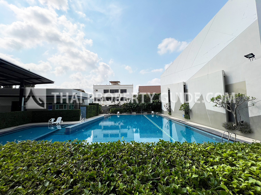 House with Private Pool in Sukhumvit : Panya Village On-Nut 