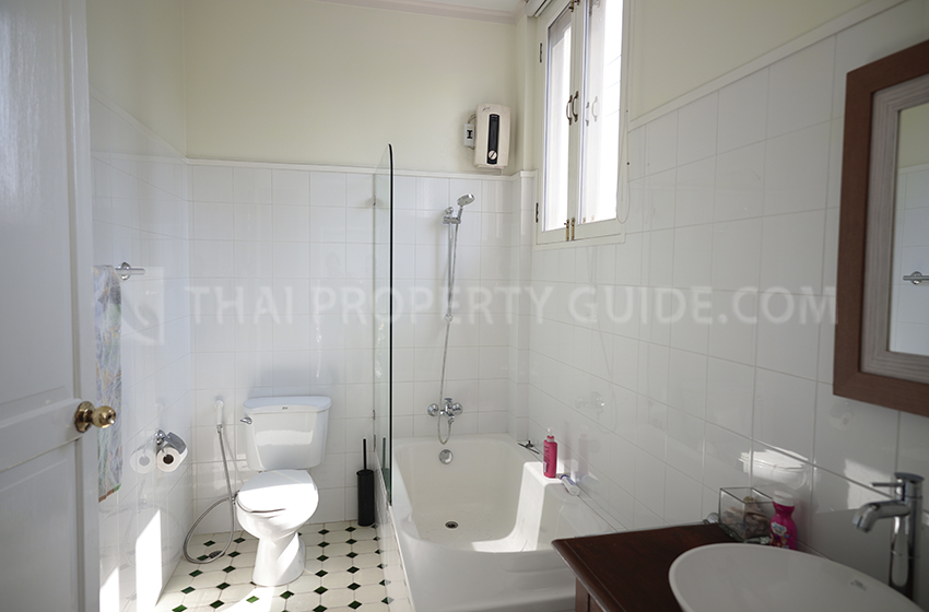 House with Private Pool in Sukhumvit 