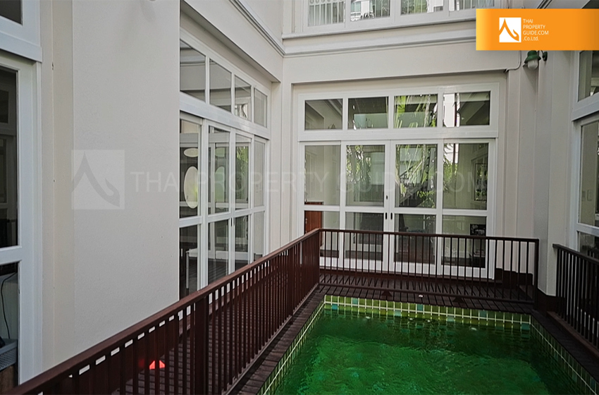 House with Private Pool in Sukhumvit 