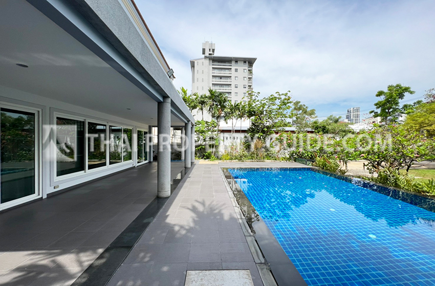 House with Private Pool in Sukhumvit 