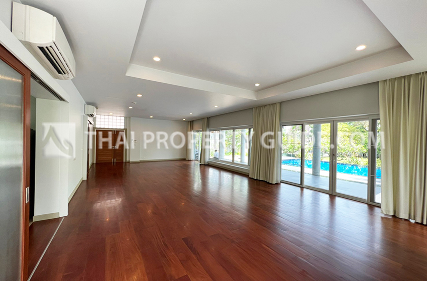 House with Private Pool in Sukhumvit 