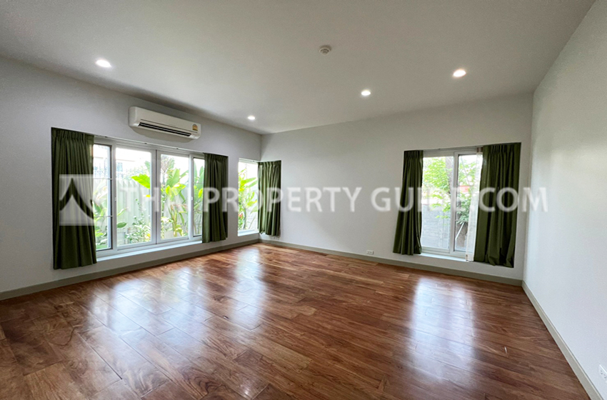 House with Private Pool in Sukhumvit 