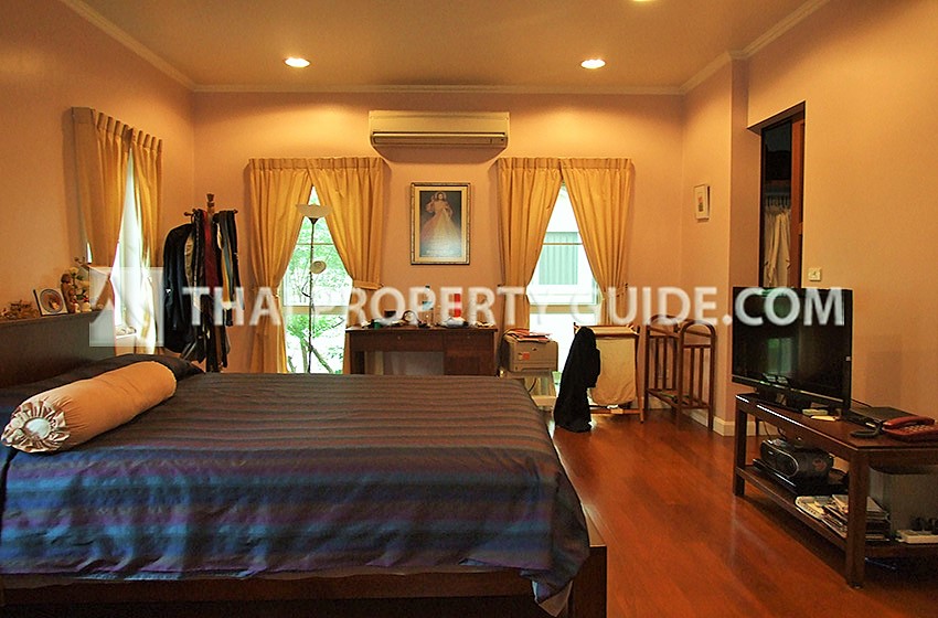House with Private Pool in Sukhumvit