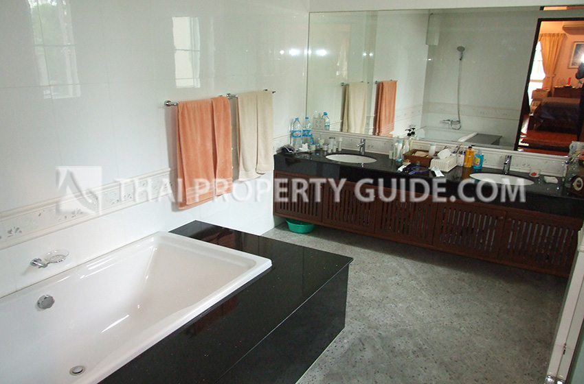 House with Private Pool in Sukhumvit 