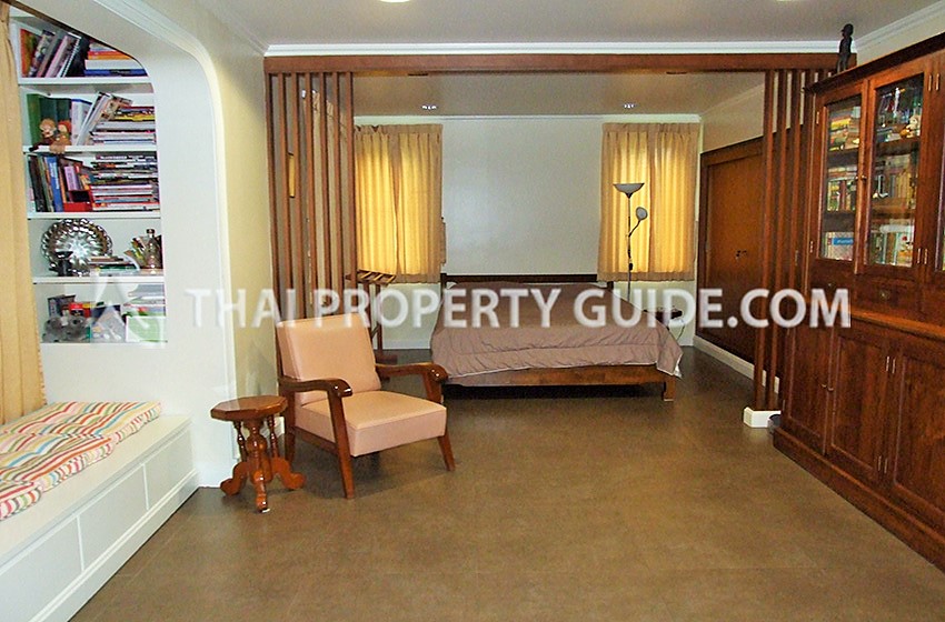 House with Private Pool in Sukhumvit 