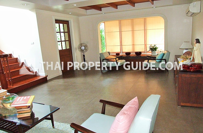 House with Private Pool in Sukhumvit 