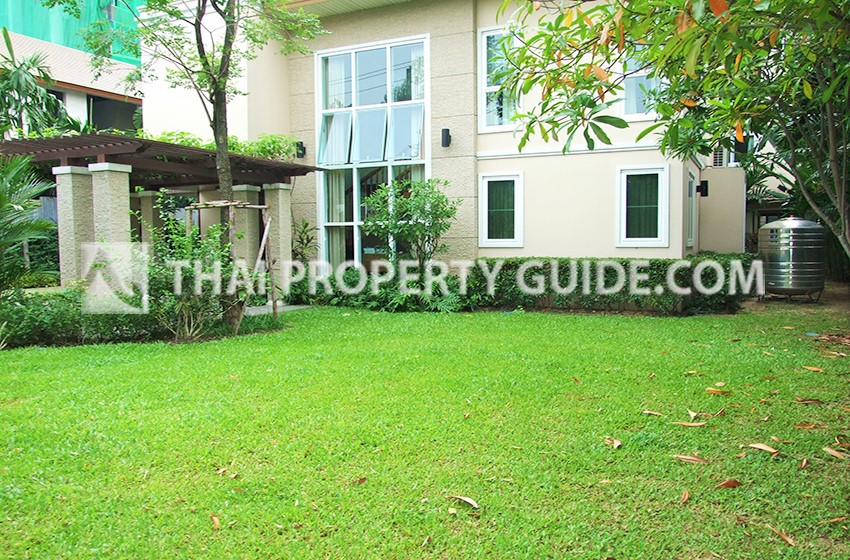 House with Private Pool in Sukhumvit 