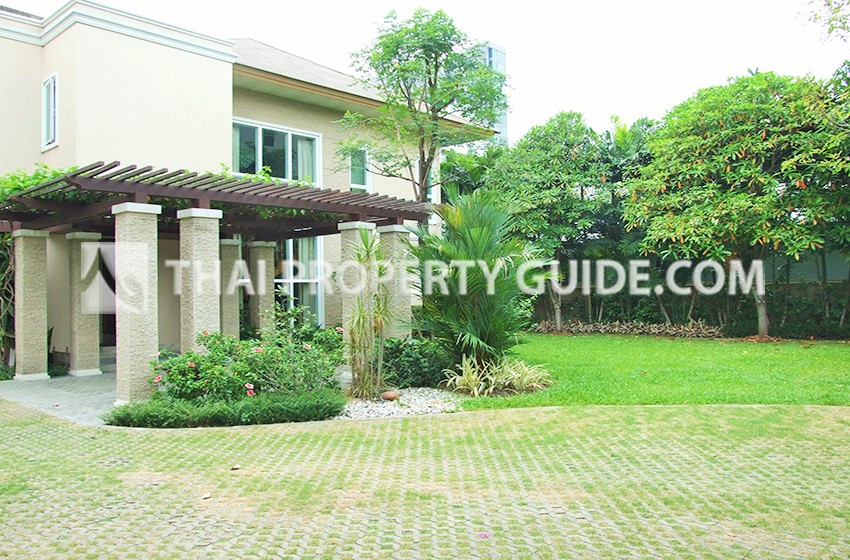 House with Private Pool in Sukhumvit 