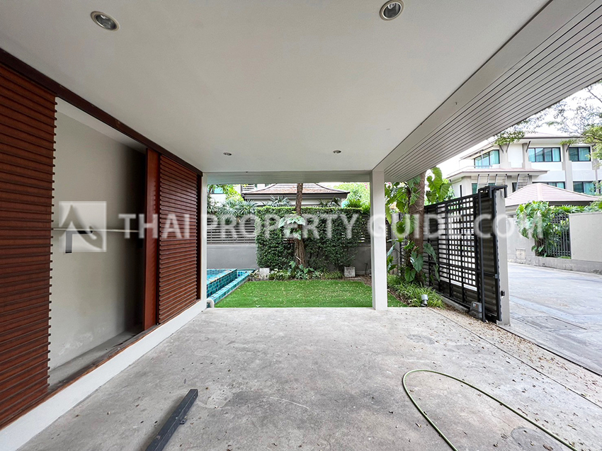 House with Private Pool in Sukhumvit 