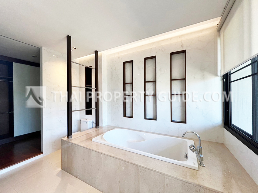 House with Private Pool in Sukhumvit 