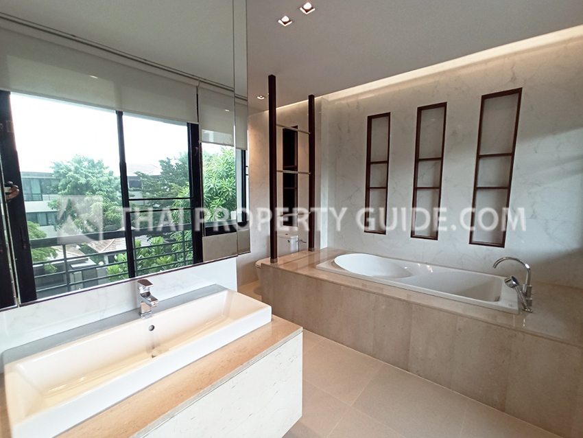 House with Private Pool in Sukhumvit 