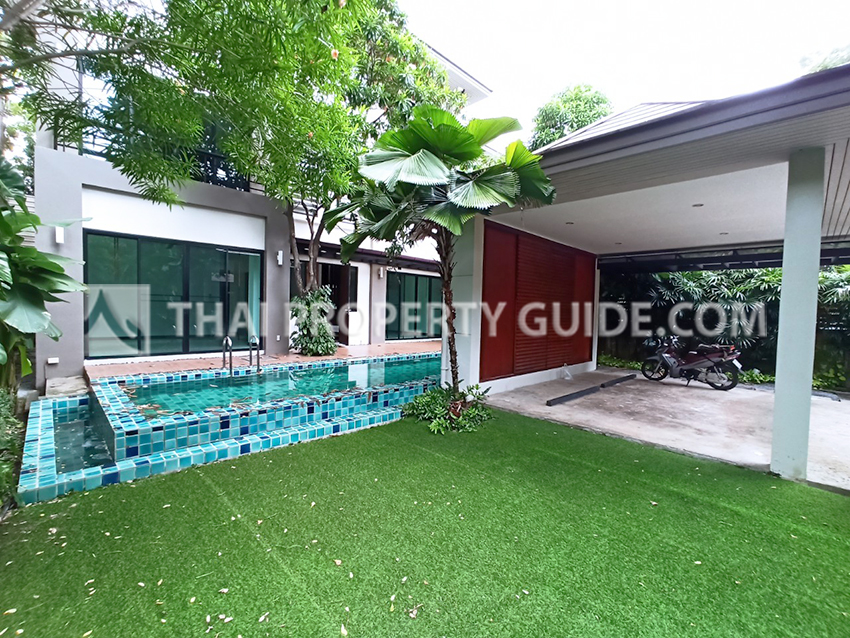 House with Private Pool in Sukhumvit 