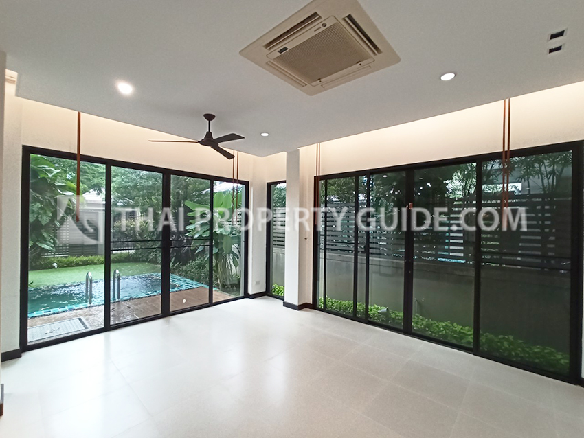 House with Private Pool in Sukhumvit 