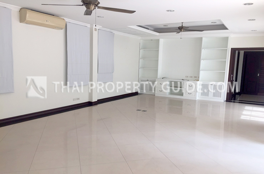 House with Private Pool in Sukhumvit 