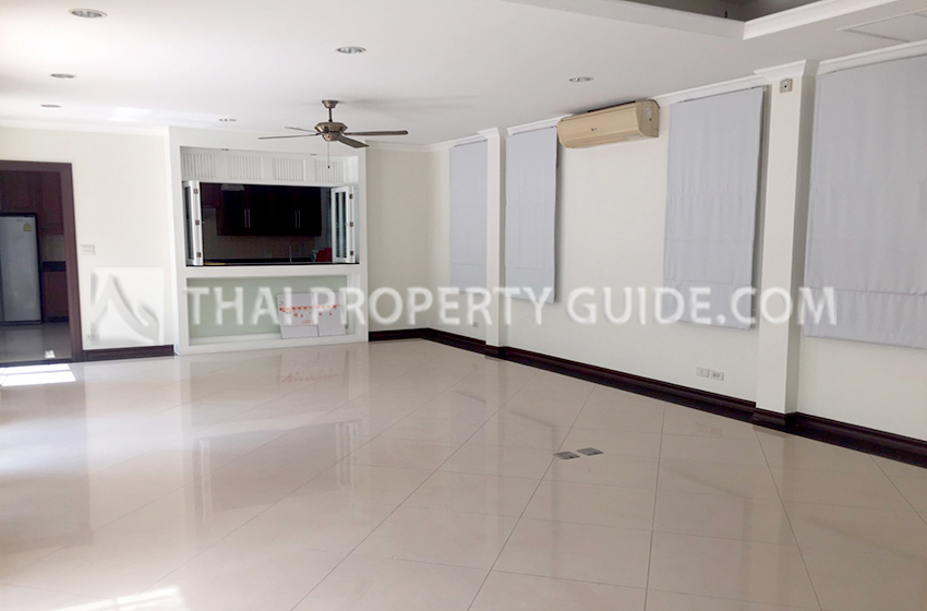 House with Private Pool in Sukhumvit 